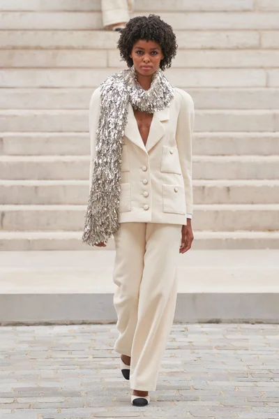 Look 24